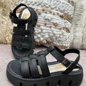 Sandalias deportivas beige y negro